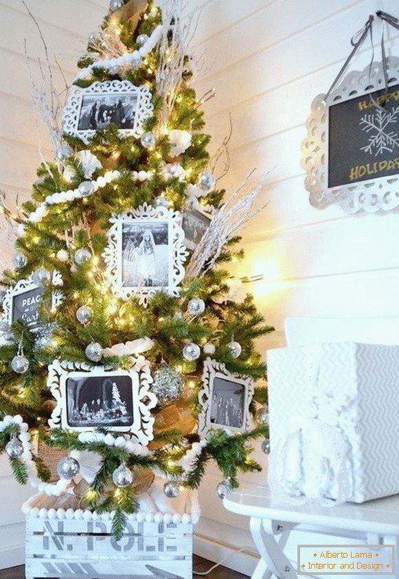 Декорација на новогодишна елка со фото рамки