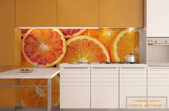 Фото позадини во внатрешноста на кујната - дизајн со овошје