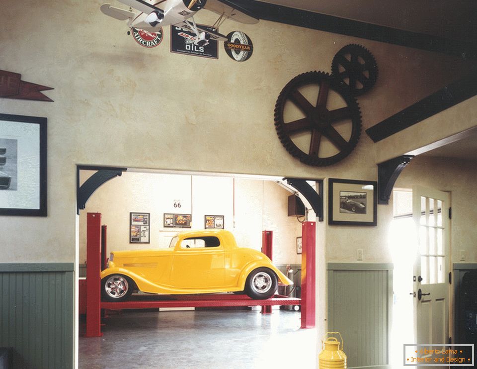 Внатрешноста на гаражата во ретро стил