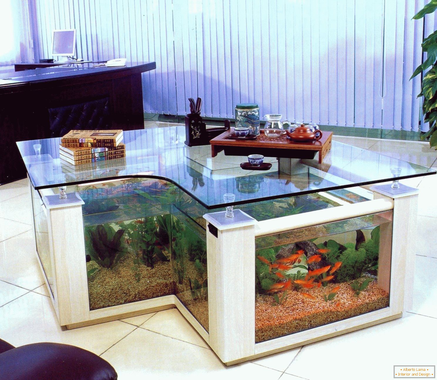 Табела-аквариум во канцеларија