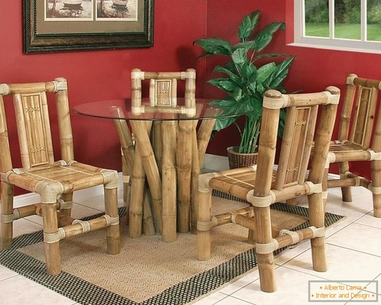 Табела и столици изработени од бамбус