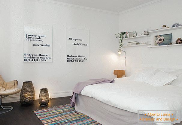 Постери со рефлективен ефект во спалната соба