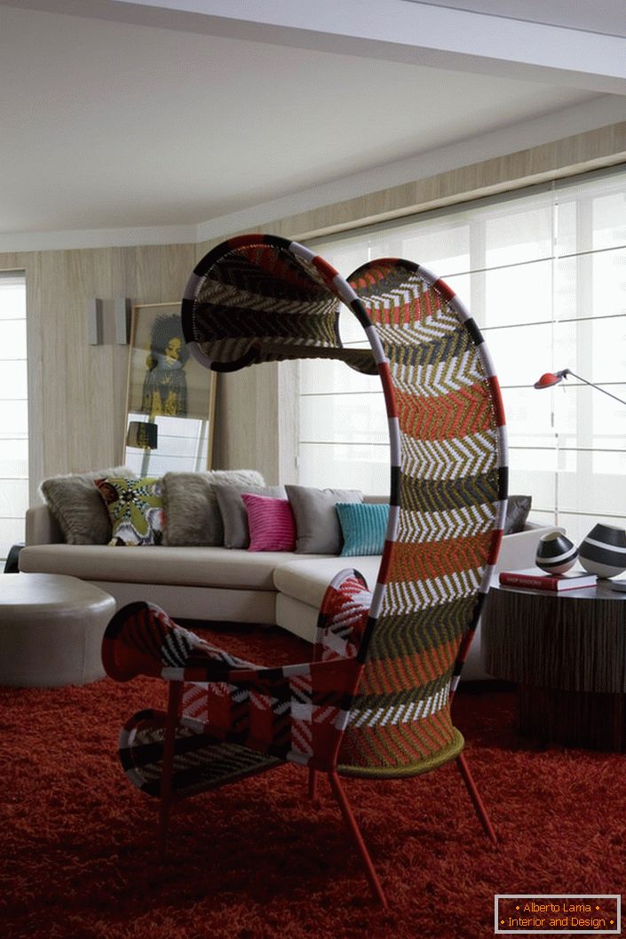 Дизајнерски модел на мебел за дневната соба во еко-стил - фотелја во текстил со крошна.