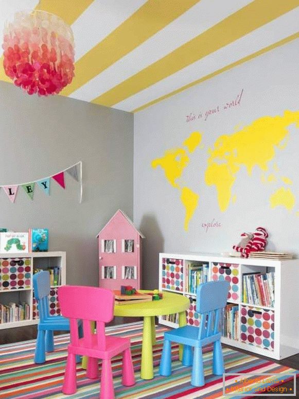 Комбинацијата на светли бои во детската соба