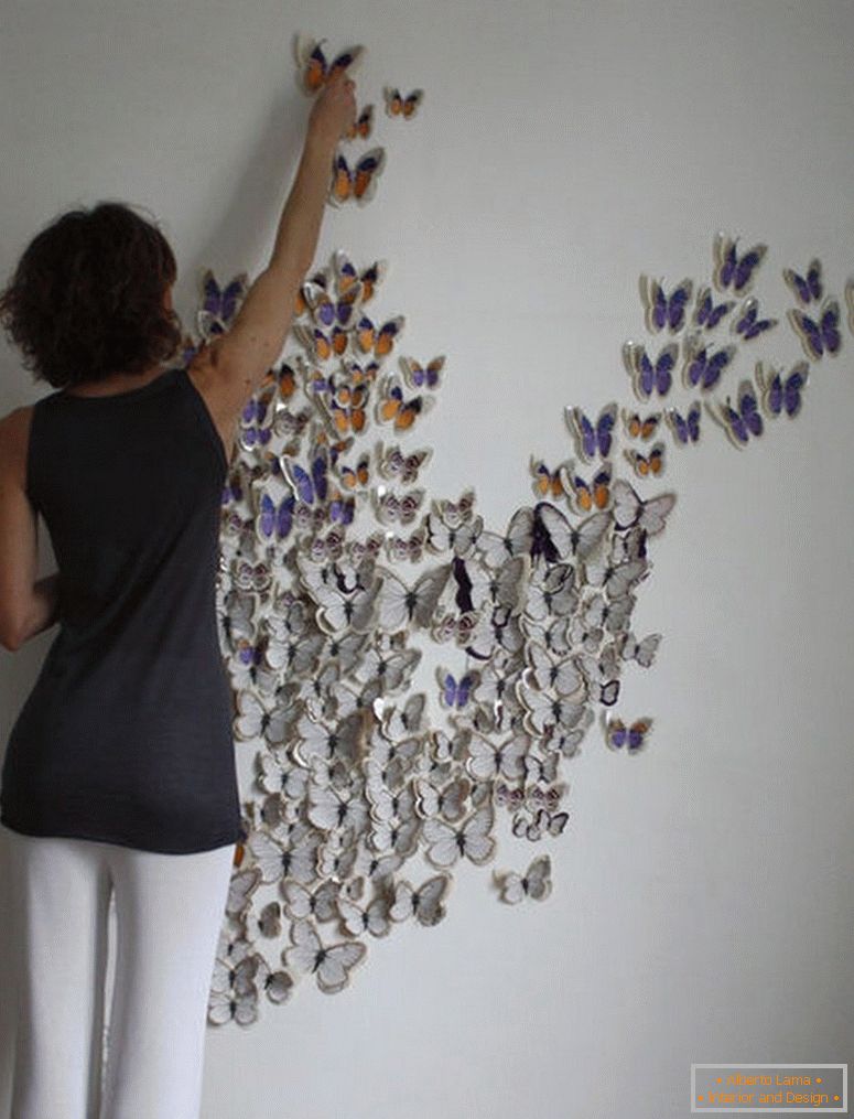 Лепење пеперутки до ѕидот