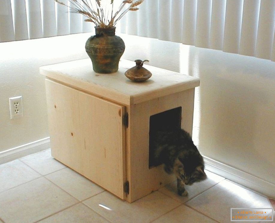 Мачка куќа од кутии