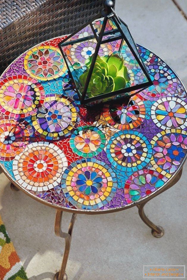 Декор маса со боја стакло