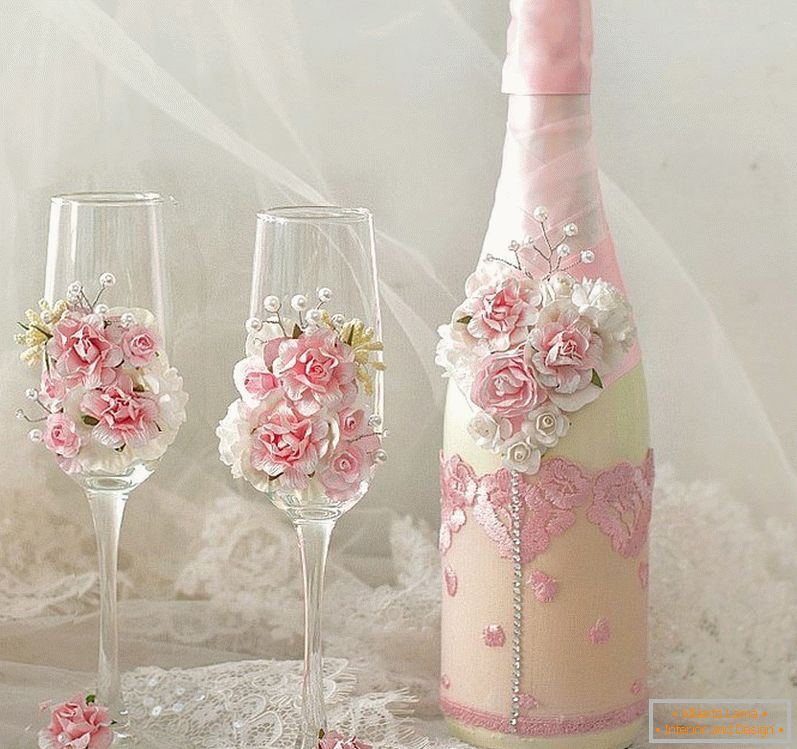 Декор со рози на свадба очила