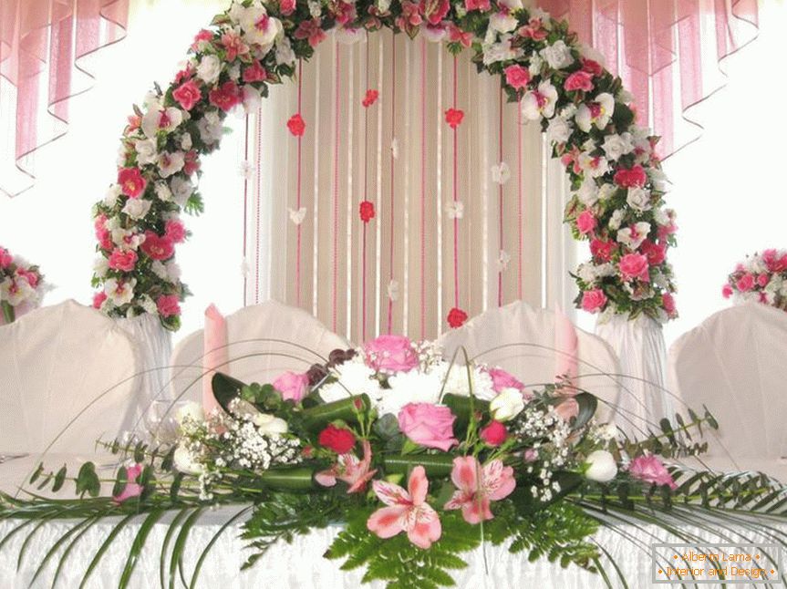 Свадба лак на цвеќиња