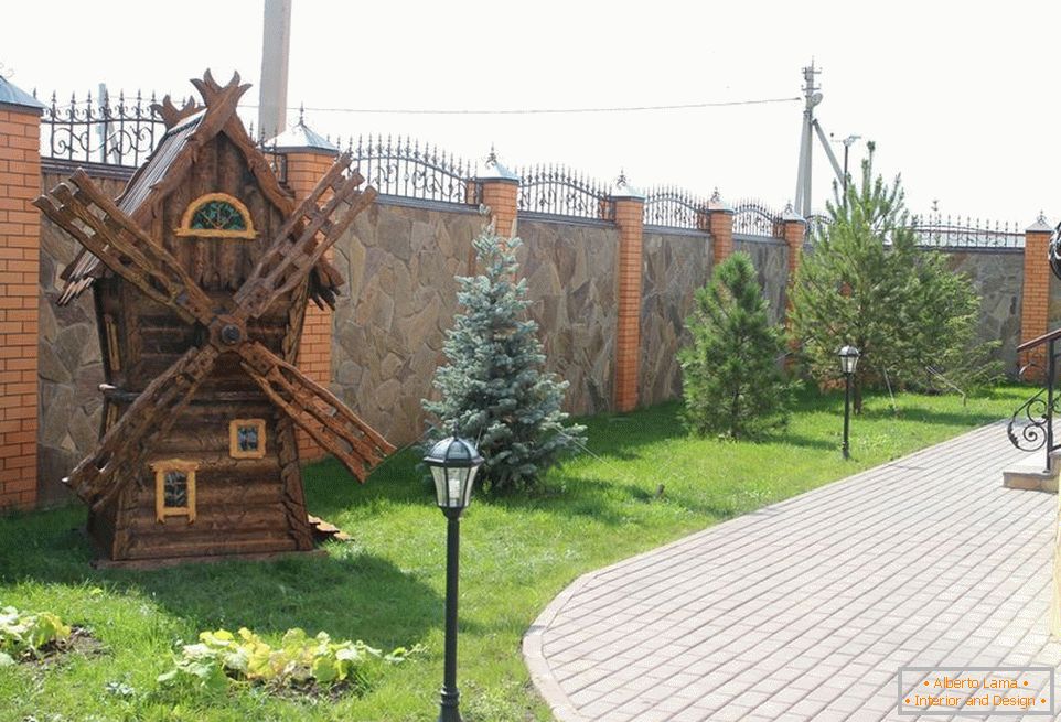 Декоративна мелница во руски стил