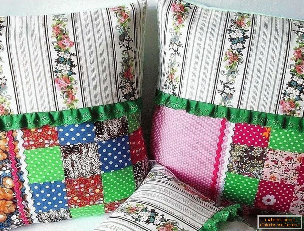 Декоративна перница од парчиња