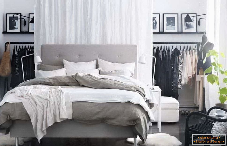 Лесни завеси што пуштаат природна светлина во спалната соба