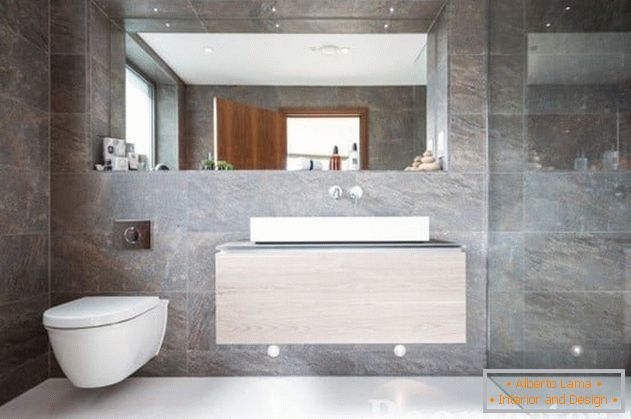 Комбинираниот тоалет и бањата овозможуваат зголемување на вкупната површина