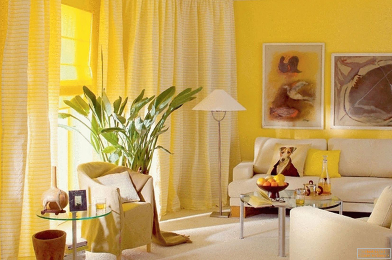 Сончевата дневна соба е жолта