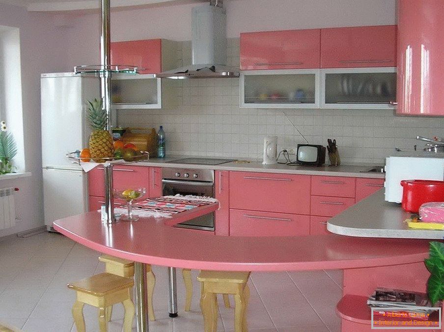 Бела и розова кујна