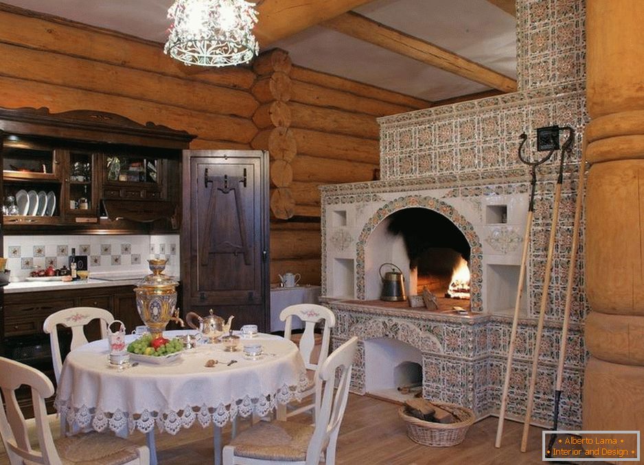 Руски шпорет во кујната на приватна куќа