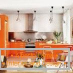 Кујна-дневна соба во портокалови тонови