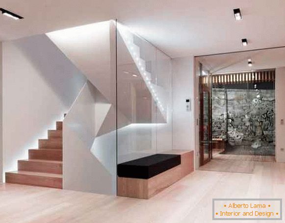 ходникот дизајн во приватна куќа со скалила, фото 19