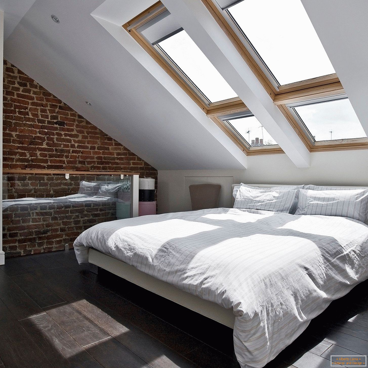 Спална соба дизајн на таванот
