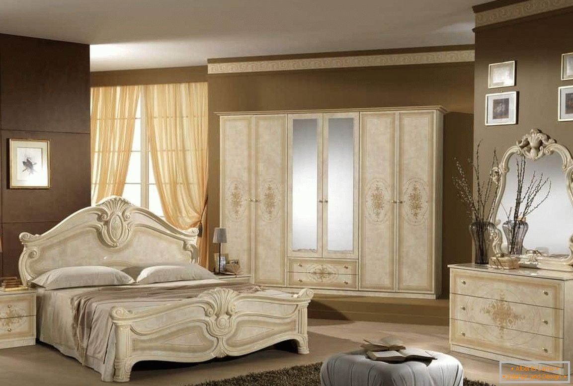 Класичен дизајн на спалната - беж мебел и кафеави ѕидови