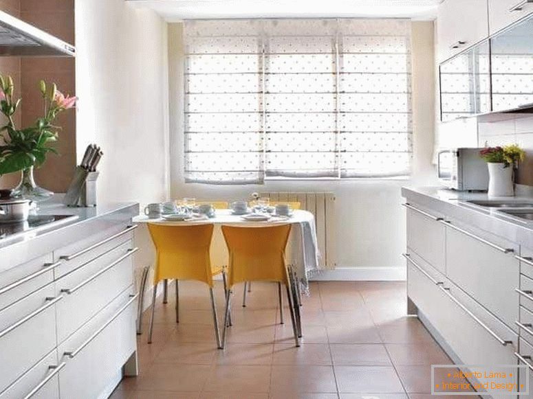 Дизајн на издолжена кујна 12 кв м с окном