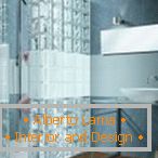 Стаклени блокови во дизајнот на бања