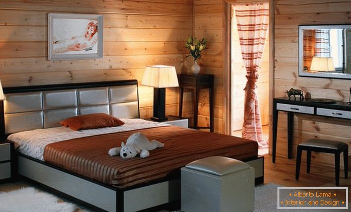 Ѕидовите на собата од дрвената рамка се хармонично комбинирани со мебелот за спална соба од бојата на ценогејото.