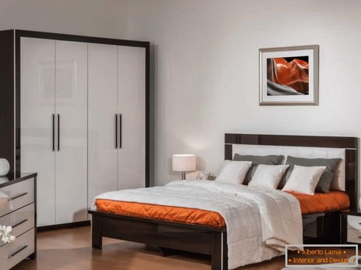 Класичните љубовници се повеќе даваат предност на бојата на Венге кога станува збор за внатрешен дизајн на спалната соба.