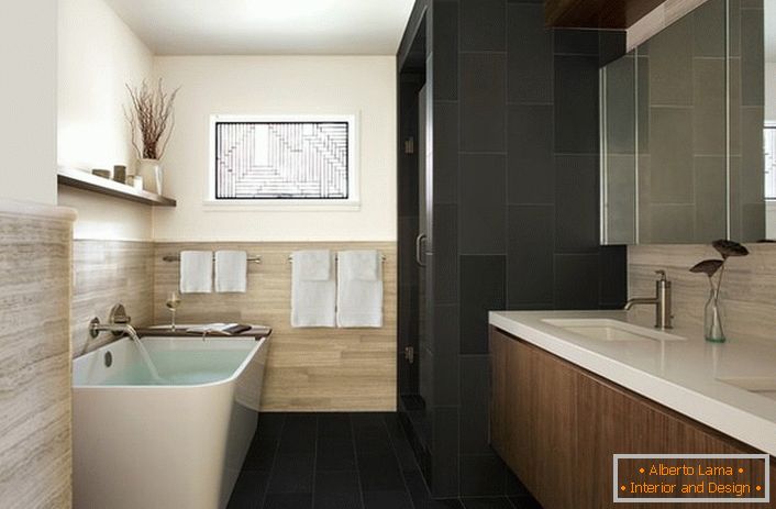 Стилот на Art Nouveau е својствен во употребата на природни материјали за декорација. Панели направени од светло дрво ја прават атмосферата во бањата благородна и рафинирана.