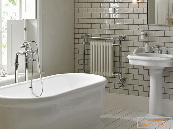 Голем прозорец е светла карактеристика на стилот на Арт Нову во бањата. А романтична атмосфера на смиреност и релаксација ќе помогне во борбата против замор по денот на работа.