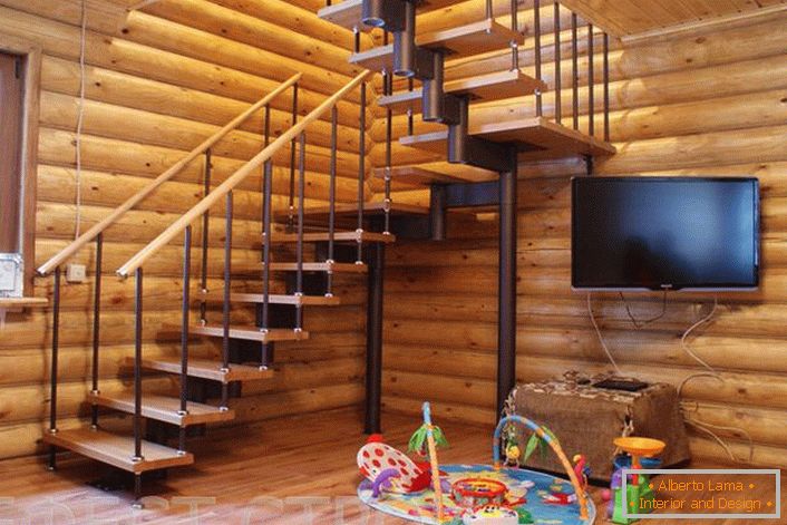 Модуларен скалило погодно за сите генерации на жителите на куќата. Елегантен, лесен дизајн, заштедува простор во куќата и брзо се собира.