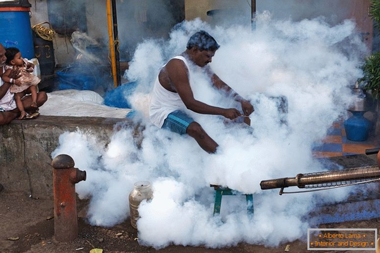 Човек во чад, Индија