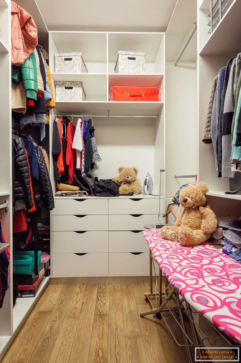 Гардероба 2 кв.м. м - слика на интересни опции за дизајн за