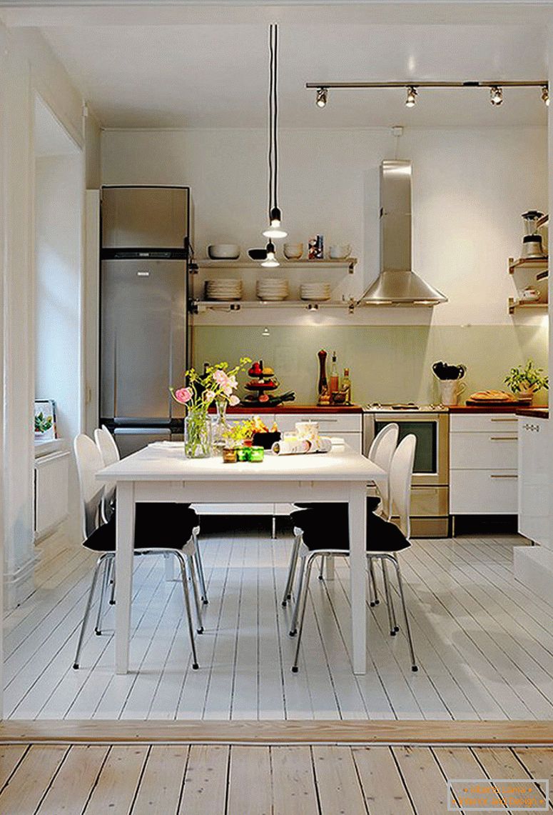 ретро-бело-дизајн-за-мал-кујна-плус-песна-осветлување-исто така-црна-трпезариски стол-влошки-дизајн