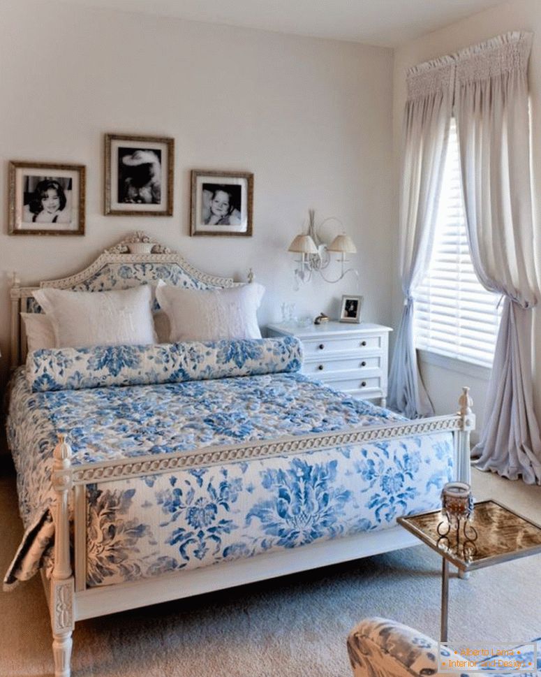сина боја-во-внатрешноста-класична спална соба-95