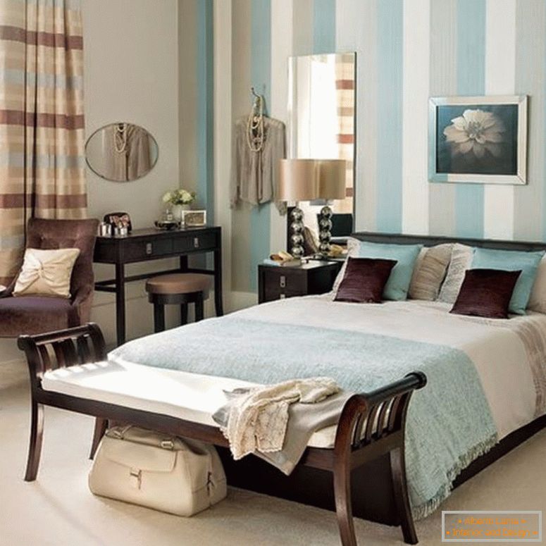 сина боја-во внатрешноста-класична спална соба-82