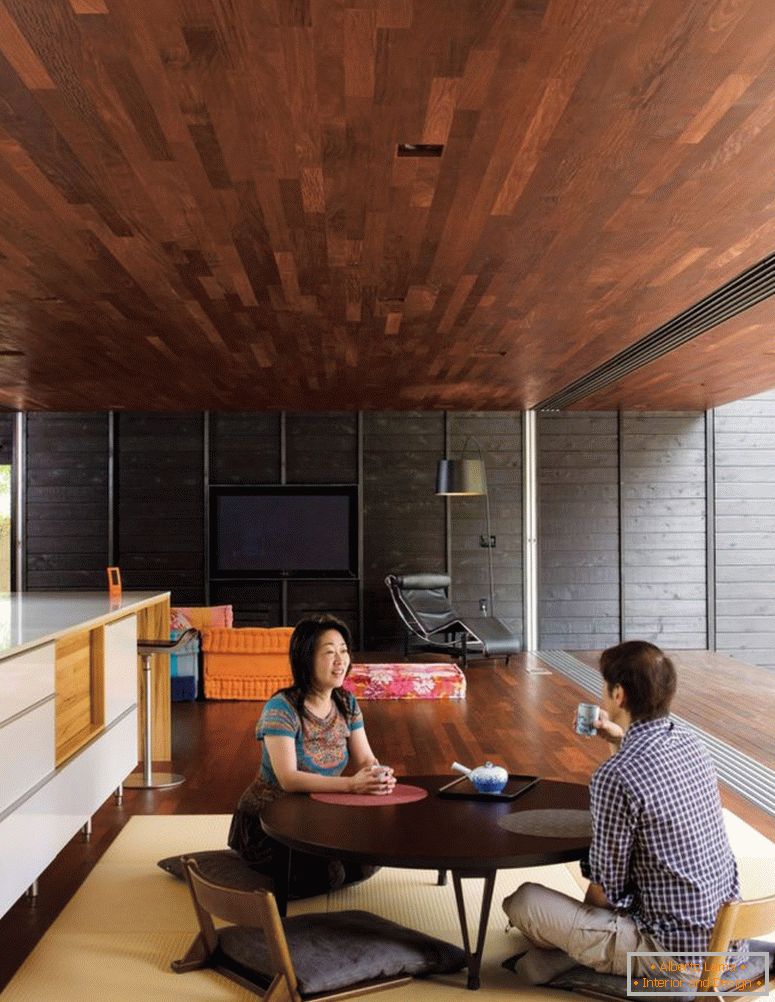 модерна-јапонска-дневна соба-мебел-сетови-со-темно-дрвени-кафе-одличен-јадење-дизајн-идеи кујна-простор-маса и простор-килим таванот-дизајн-одличен-Јапонија внатрешен дизајн внатрешни работи -design-colleges-bl