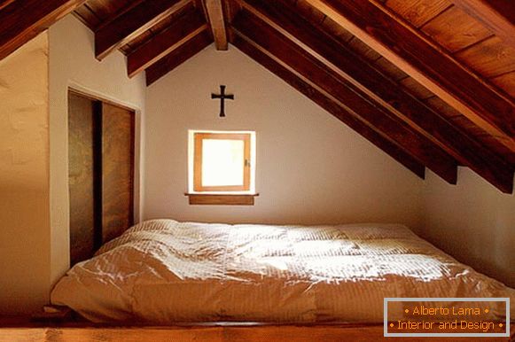 Спалната соба на една мала куќа Innermost куќа во Северна Калифорнија