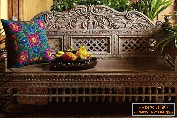Индиски врежан мебел - клупа софа со перници