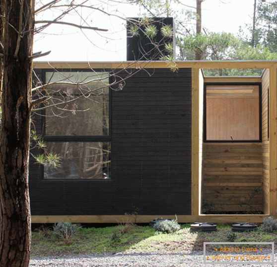 Дрвена модуларна куќа во шумата
