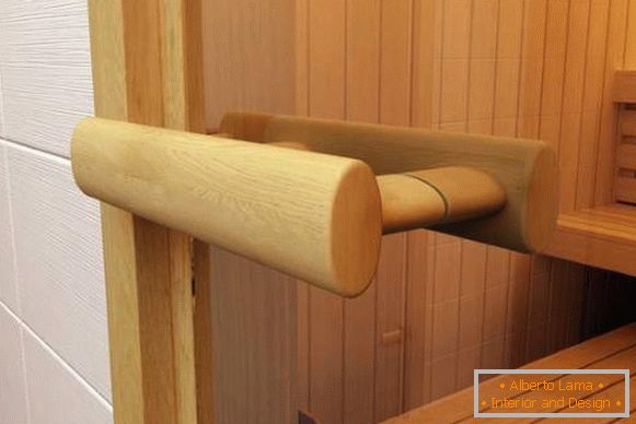 Дрвена рачка за стаклени врати во сауна направена од вар