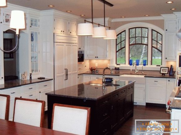 Дизајн на прозори во кујната - фотографии на убави прозорци
