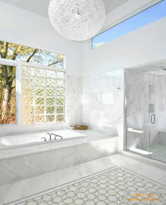 Фиберглас Прозорци во дизајнот на бања