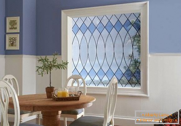 Прекрасни прозорци - фотографии од декоративно стакло