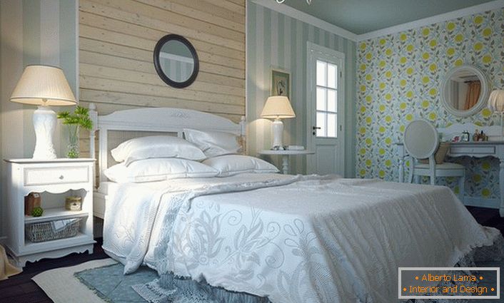 Рафиниран стил на југот на Франција-Прованса. Меки, едноставни форми на ентериерот даваат уникатна атмосфера на спалната соба.
