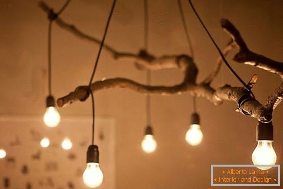Како да се направи светилка со таваница од дрво со свои раце