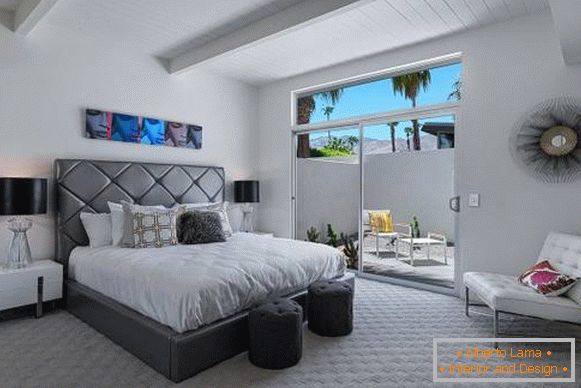 светло сив килим-во-спалната соба