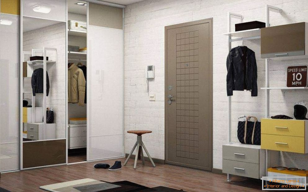 Вграден гардероб во дизајнот на станот (фото ходник)