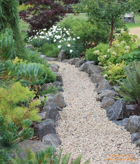 Шик граница за градина патеки направени од камења