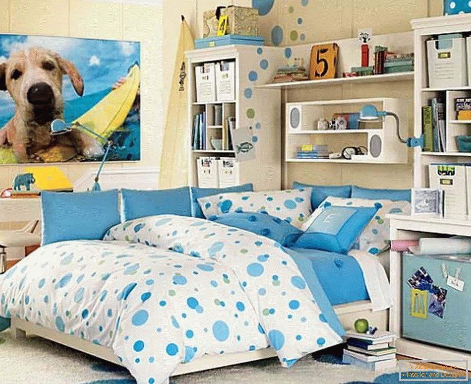 Соба на тинејџерка со сини бои